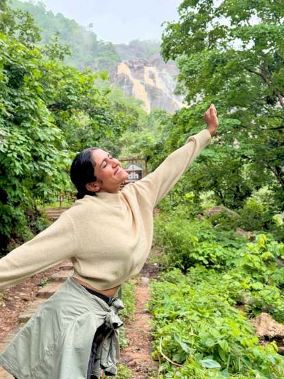 rinku rajguru rainy season trip to lodh waterfall in jharkhand