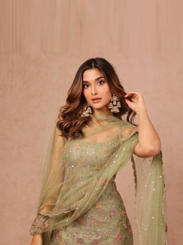 saiee manjrekar, saiee manjrekar movies, saiee manjrekar dance on sairat jhal ji