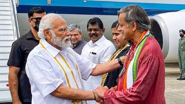shashi tharoor and pm modi (PTI Photo)