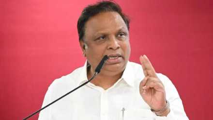 Kandivali BJP workers clash front of Minister Ashish Shelar