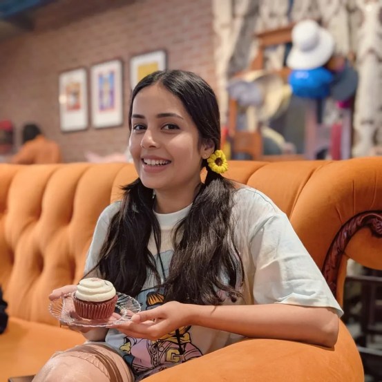 shivani rangole went to hollywood visit friends series studio
