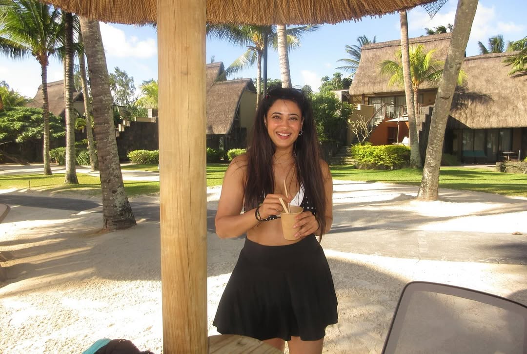 shweta tiwari bold look beach photos
