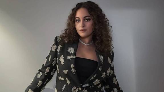 Sonakshi Sinha froze when she felt the presence of a ghost in her bedroom