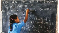 पहिलीच्या वेळापत्रकातून तिसरी भाषा काढली