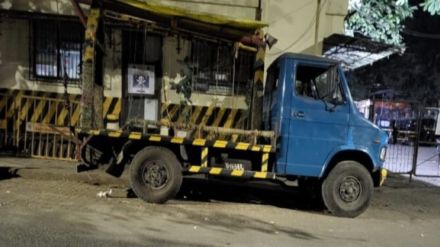thane towing van service controversy mla sanjay kelkar calls Thane police