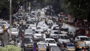 Thane metro work causes traffic jam in city