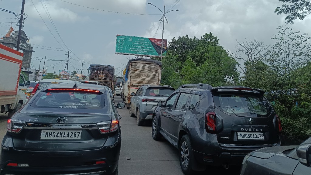 Traffic jam on Katai Ambernath state road