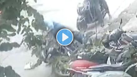 road accident due to pothole bike Couple injured baby fortunately safe