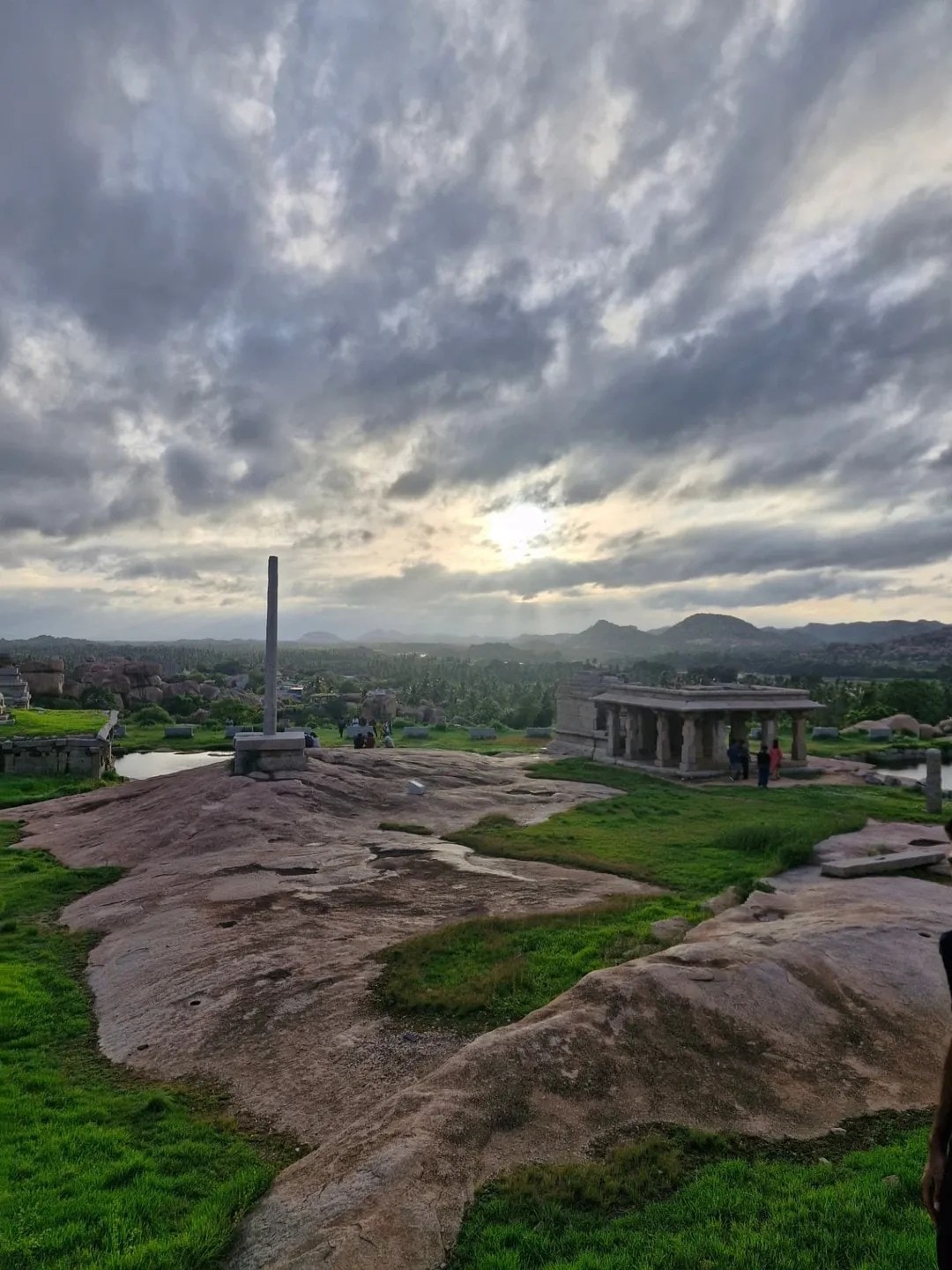 marathi actress kiran gaikwad wife vaishnavi kalyankar went to hampi
