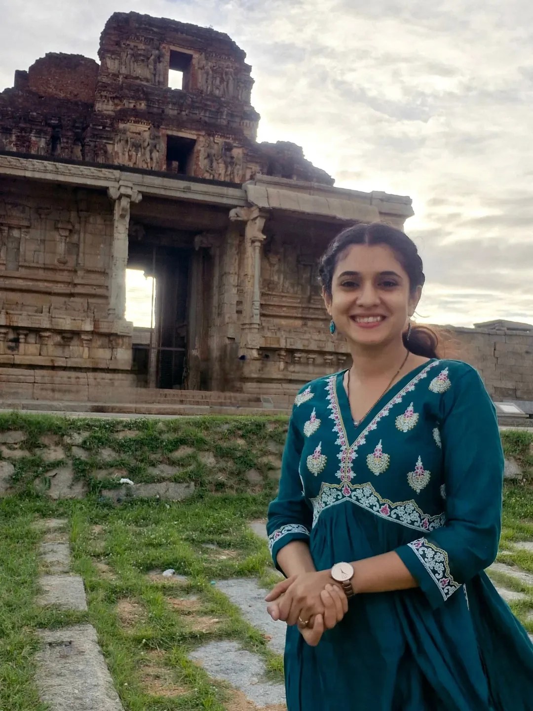 marathi actress kiran gaikwad wife vaishnavi kalyankar went to hampi