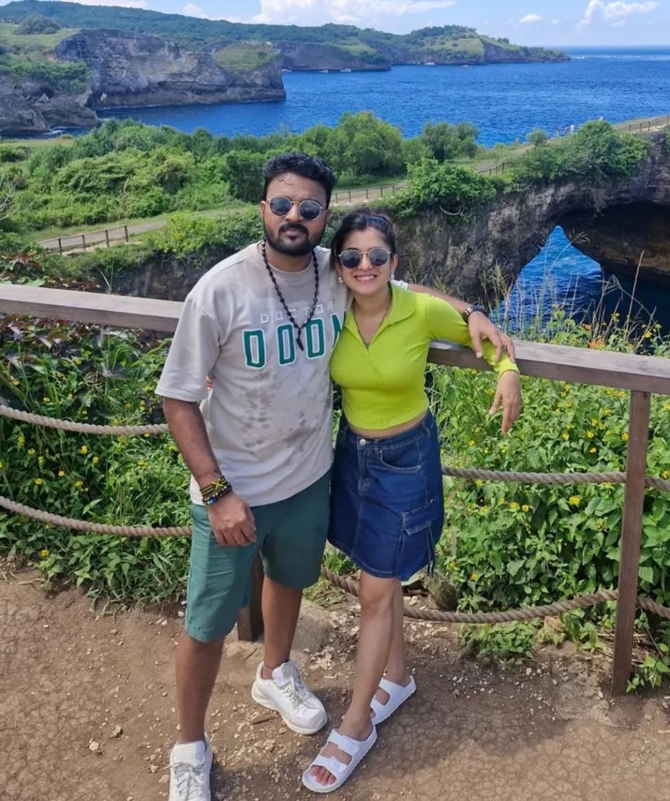 marathi actress kiran gaikwad wife vaishnavi kalyankar went to hampi