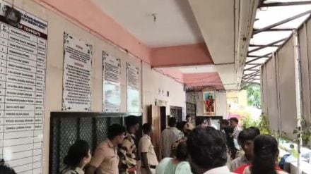 vasai mns workers beaten school principal in Nalasopara on student leaving certificate issue vasai mns workers beaten school principal in Nalasopara on student leaving certificate issue