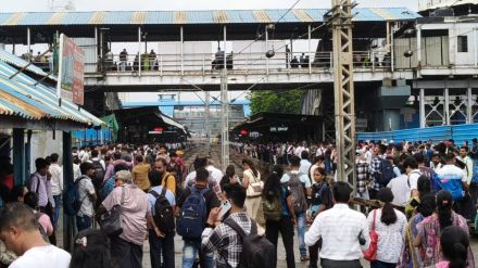 vasai virar local train overcrowding safety issues daily struggle for passangers