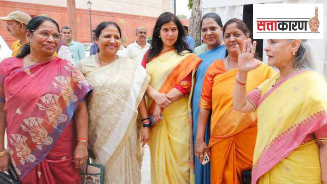 SP MP Jaya Bachchan with a few other women MPs at the Parliament House in 2023 SP MP Jaya Bachchan with a few other women MPs at the Parliament House in 2023