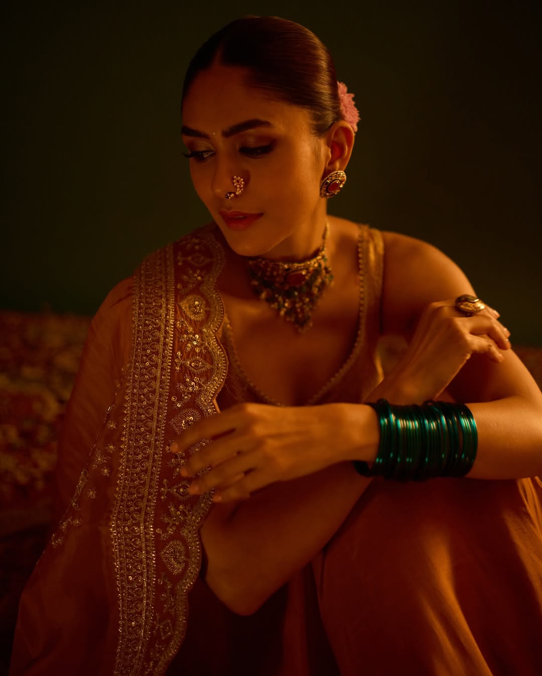 actress mrunal thakur