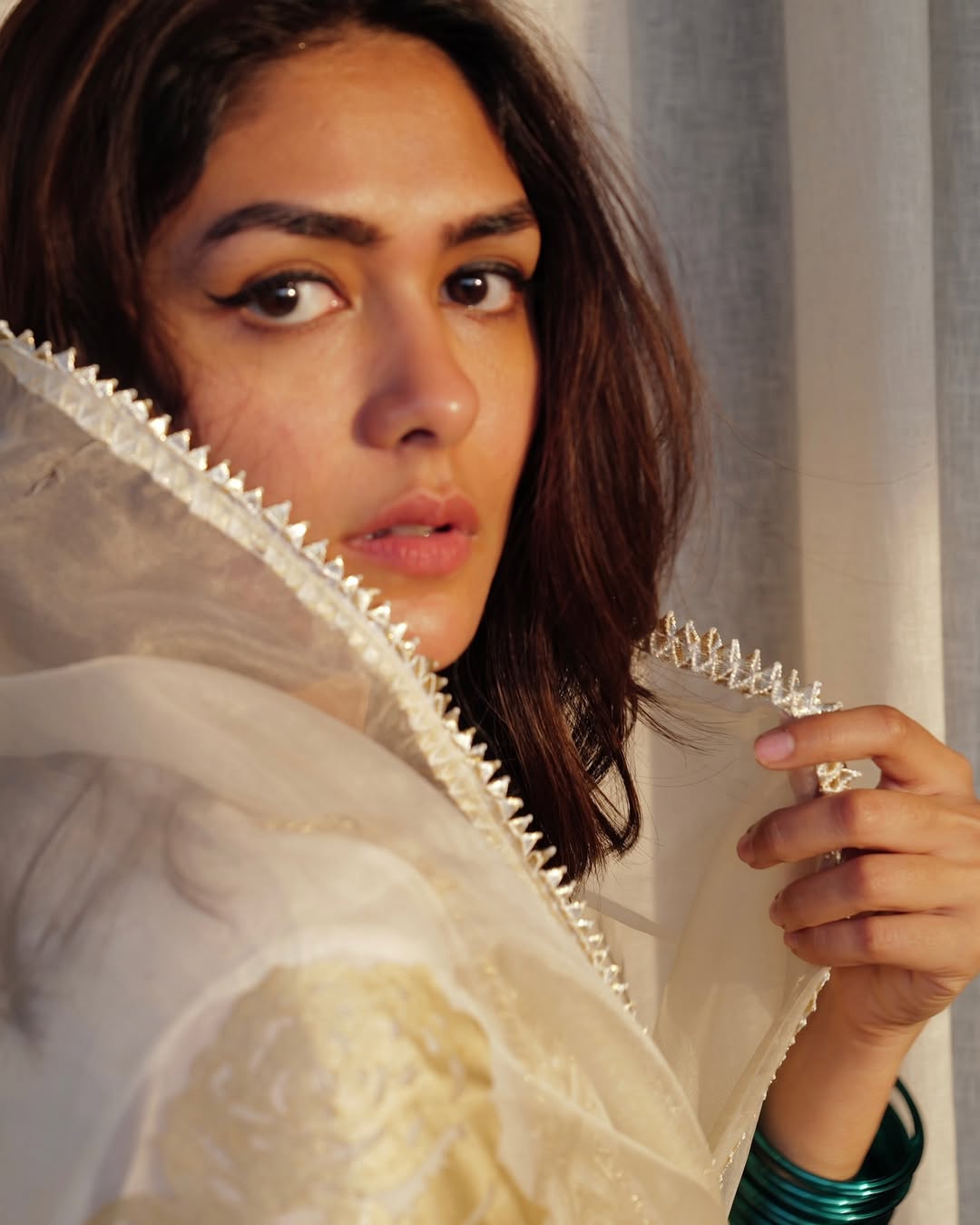 actress mrunal thakur