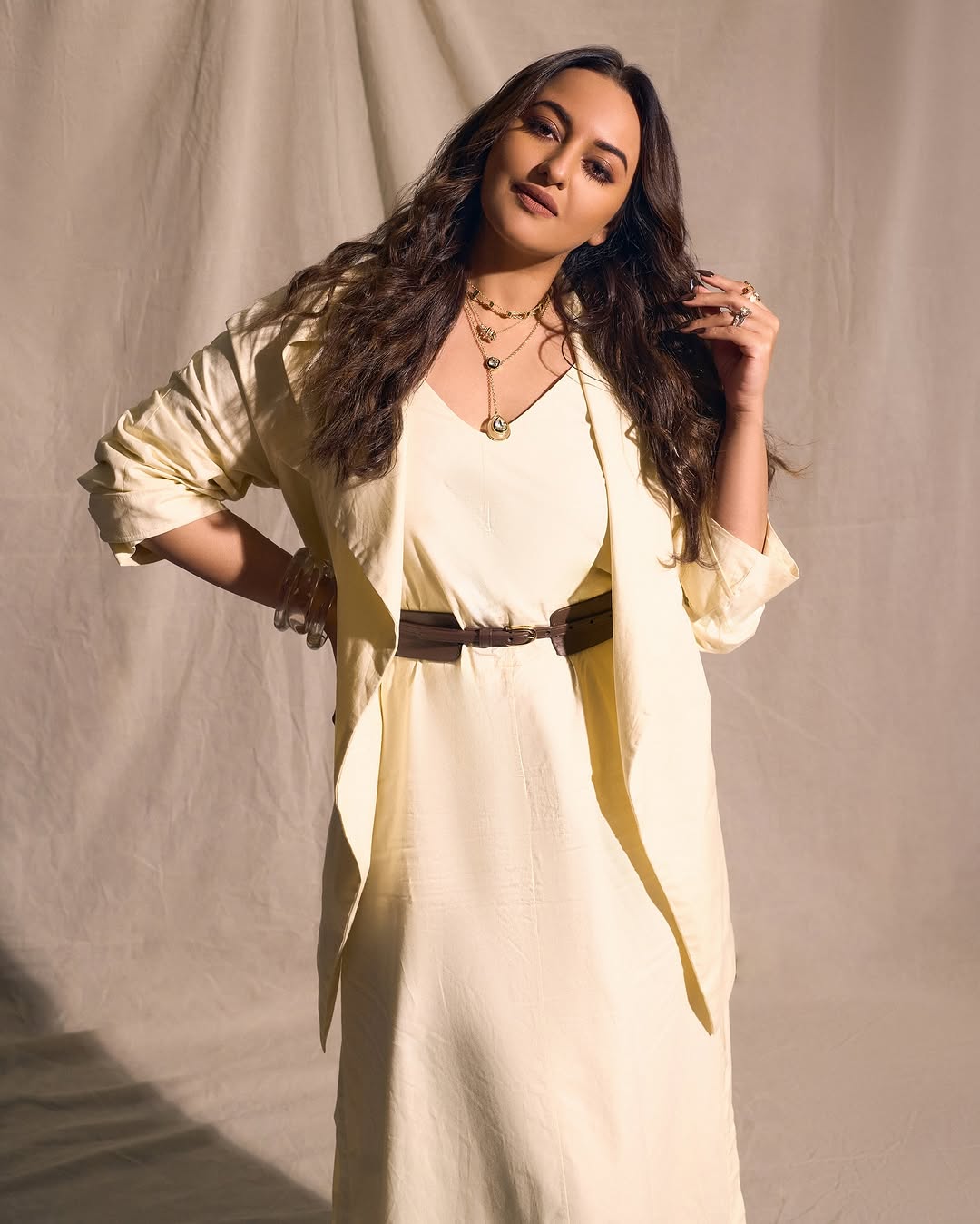 sonakshi sinha yellow outfit
