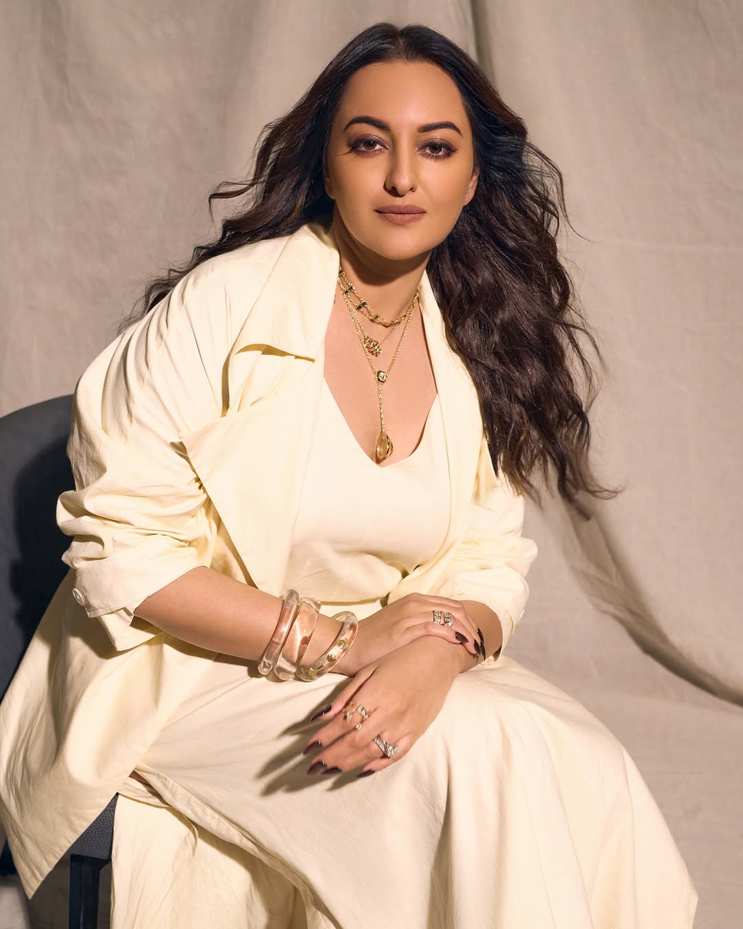 sonakshi sinha yellow outfit