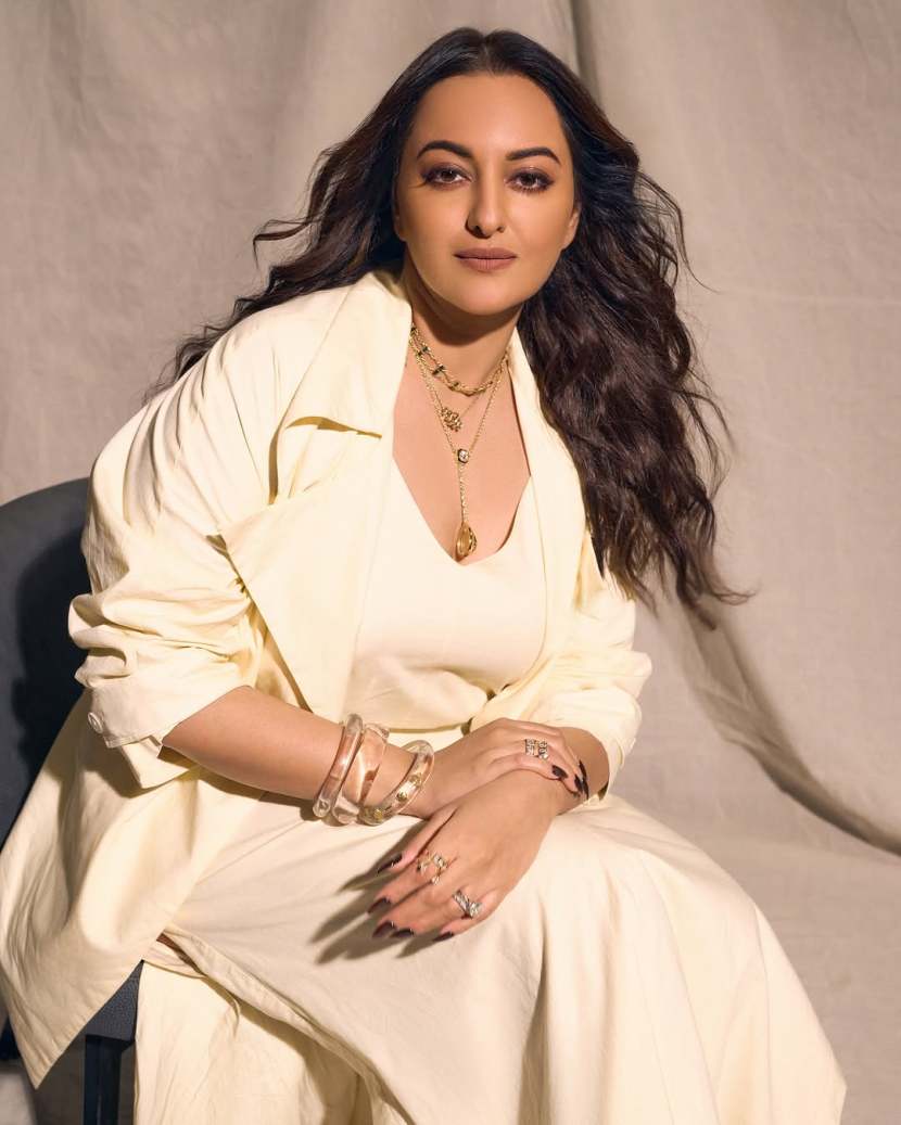 sonakshi sinha yellow outfit