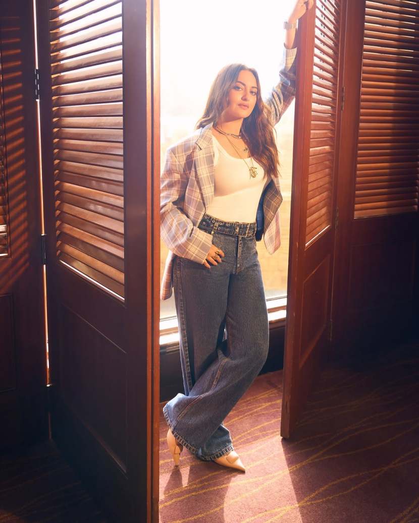 sonakshi sinha yellow outfit