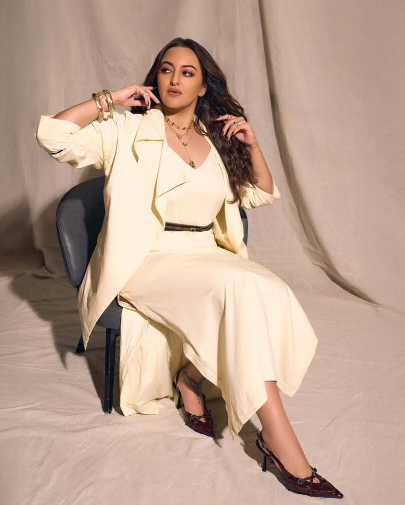 sonakshi sinha yellow outfit