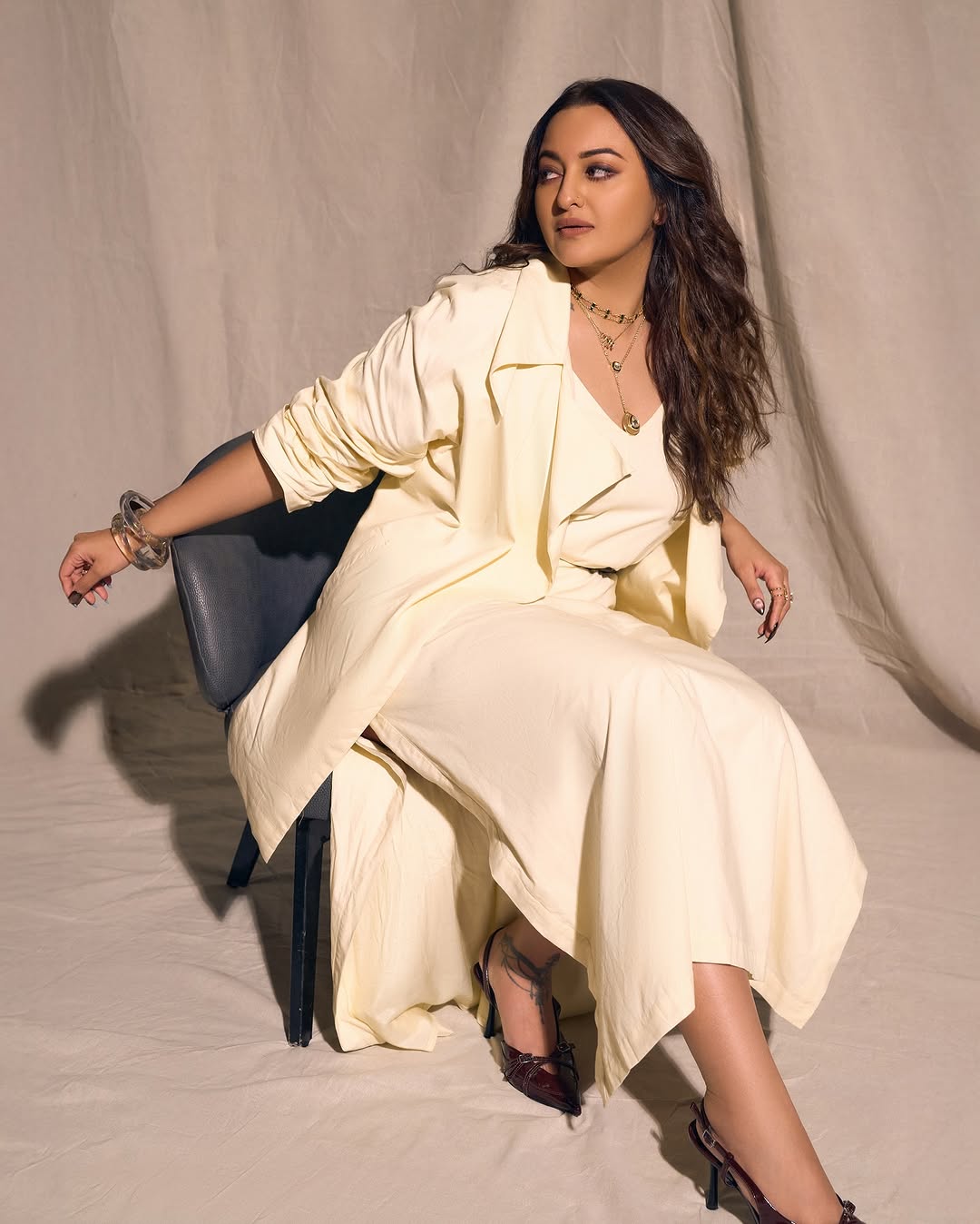 sonakshi sinha yellow outfit