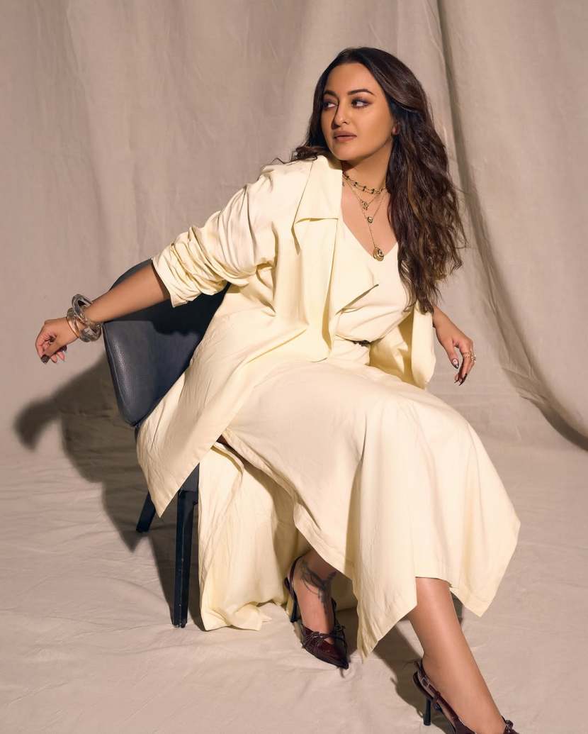 sonakshi sinha yellow outfit