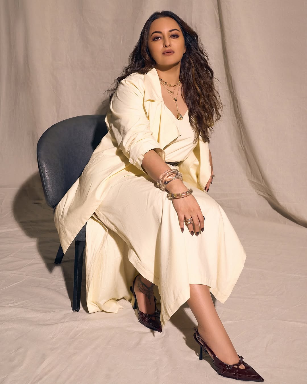 sonakshi sinha yellow outfit