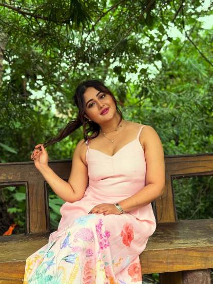 rashmi desai marathi look
