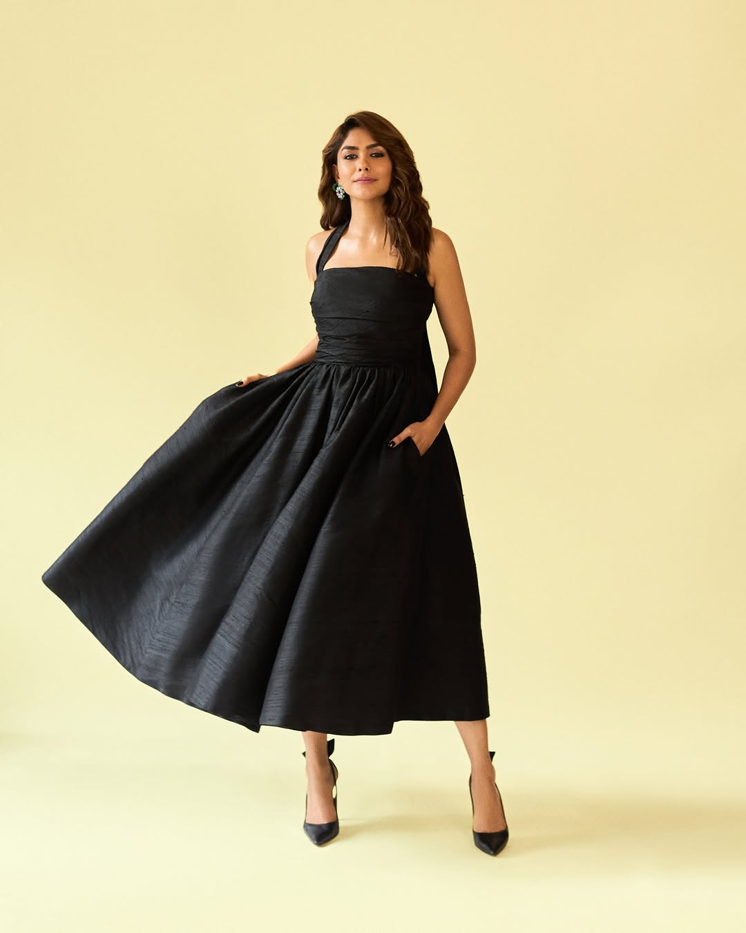 mrunal thakur black dress photoshoot