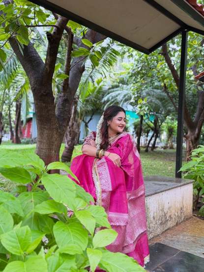 rashmi desai marathi look