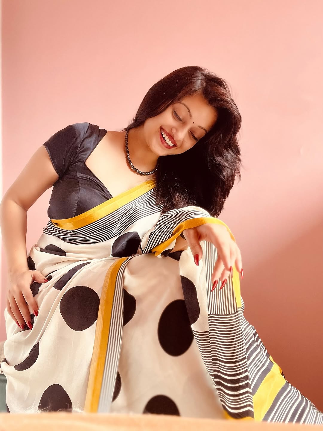  Manasi Naik black and white saree