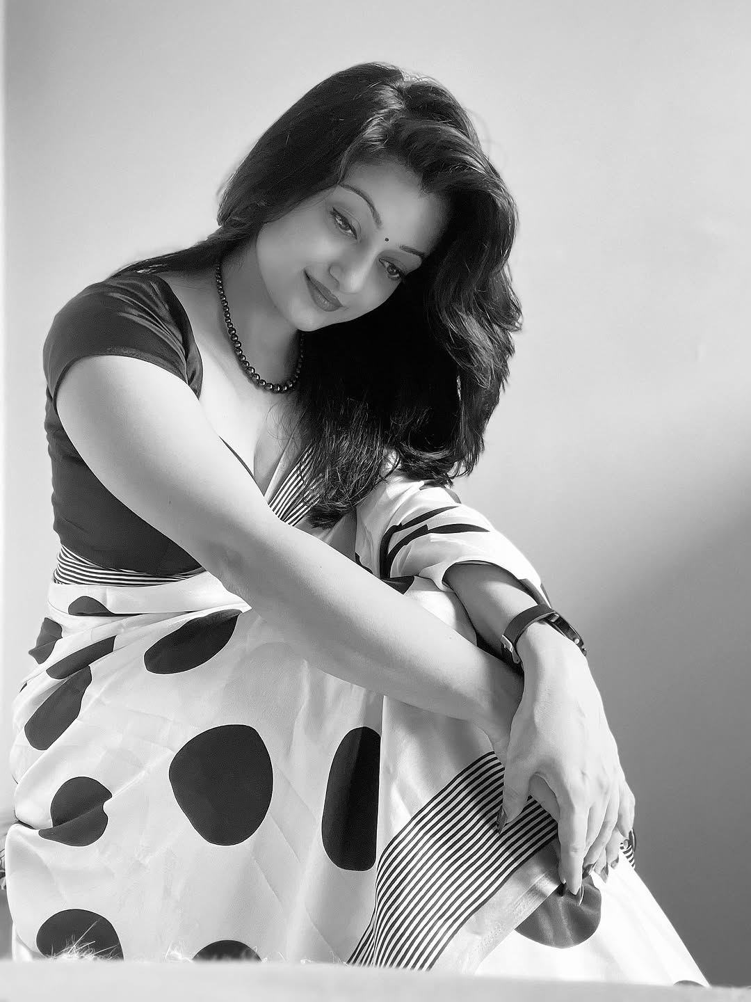  Manasi Naik black and white saree
