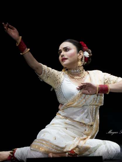 Amruta Khanvilkar 