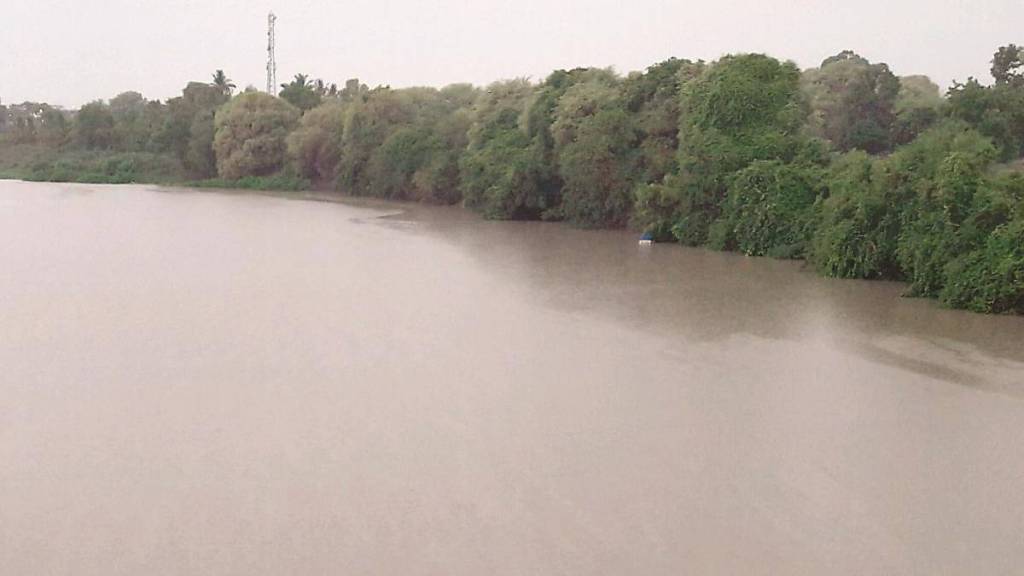 A warning has been issued to villages along the Pravara River due to the discharge of the Nilwande River