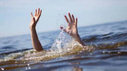 kalyan three men swept away in Kalu River rescued by villagers