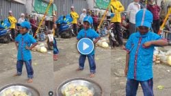 Video : गरीबी वय बघत नाही! खेळण्याचं वय, पण झगडतोय पोटासाठी; रस्त्यावरच्या या चिमुकल्याचा संघर्ष पाहून डोळ्यात पाणी येईल