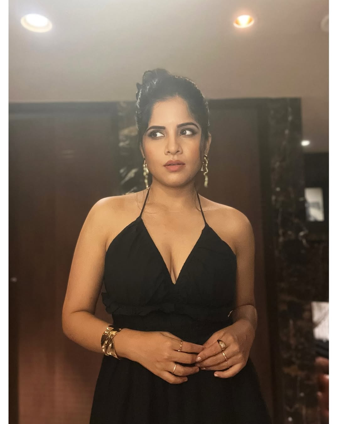 Amruta deshmukh hot look in black one piece
