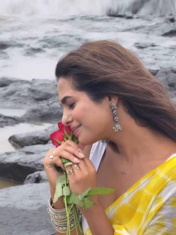 Amruta dhongade yellow saree look