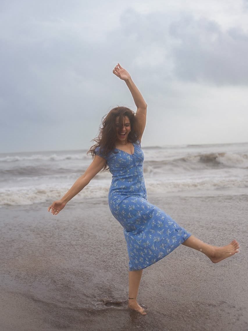 Anaghaa Bhagare Beach Look Photoshoot