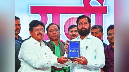 Anandraj Ambedkar alliance with Shinde Shiv Sena Mumbai news | आनंदराज आंबेडकर यांची शिंदे शिवसेनेशी युती; आंबेडकरी जनतेशी विश्वासाघात असल्याची ‘वंचित’ ची टीकाAnandraj Ambedkar alliance with Shinde Shiv Sena Mumbai news