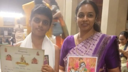 Arnav Vaidya onkar high school dombivli felicitated sringeri math recited a chapter of the bhagavad Gita