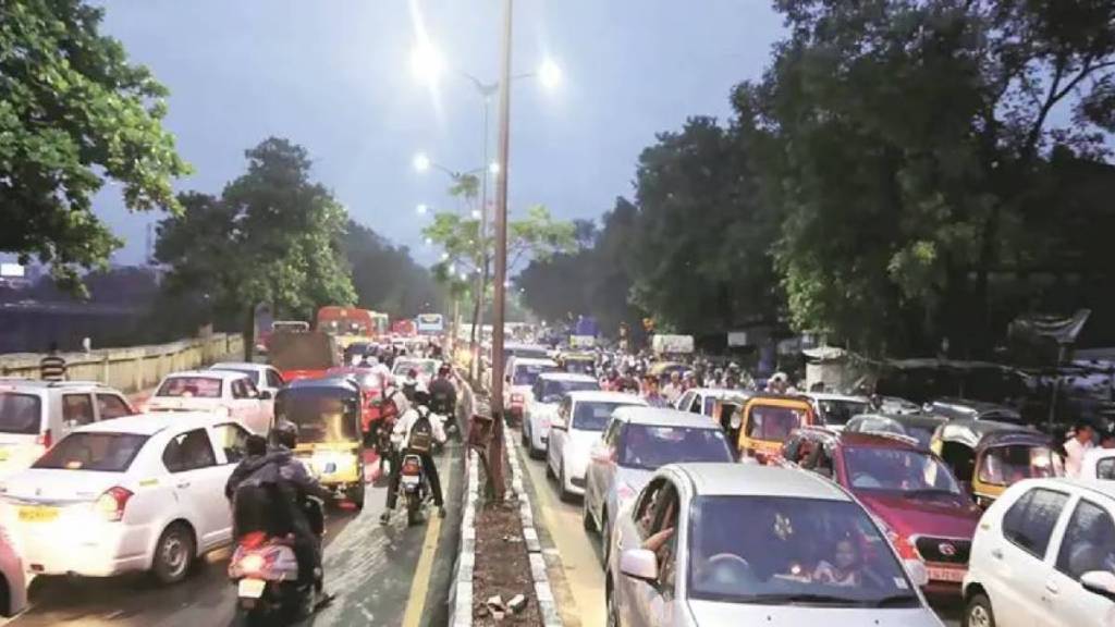 Around 1 lakh 5 thousands vehicles move through the Yerawada area every day