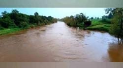 दुथडी वाहणाऱ्या प्रवरेचे संगमनेरकरांकडून पूजन