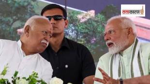 पंतप्रधान नरेंद्र मोदी व राष्ट्रीय स्वयंसेवक संघाचे प्रमुख मोहन भागवत (छायाचित्र पीटीआय)