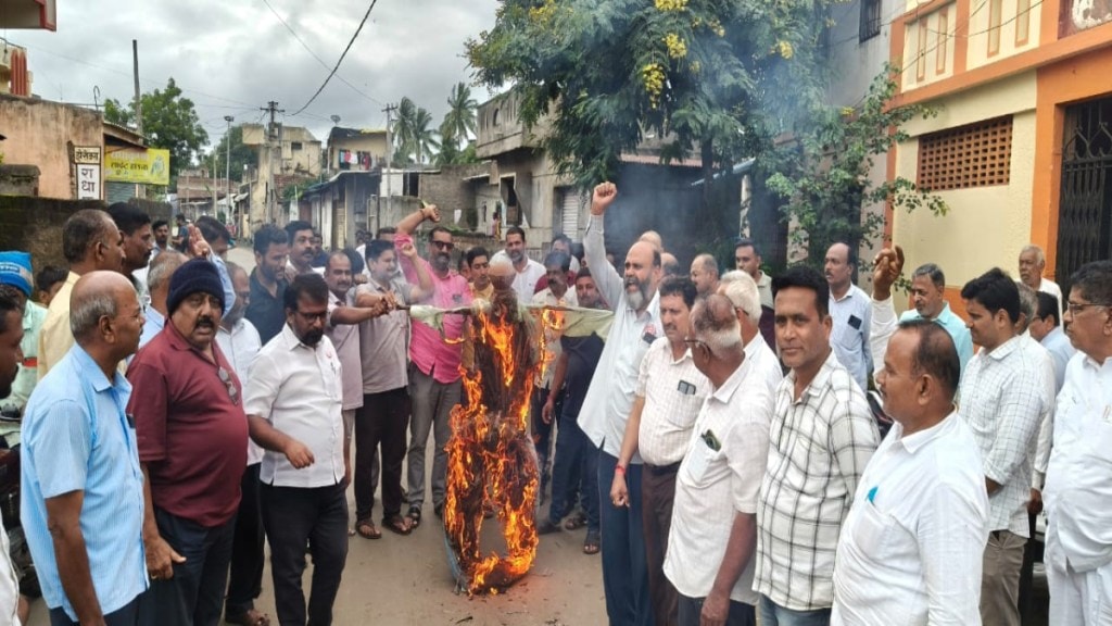 Burning of Manikrao Kokate statue in Sangli warns of strong protest