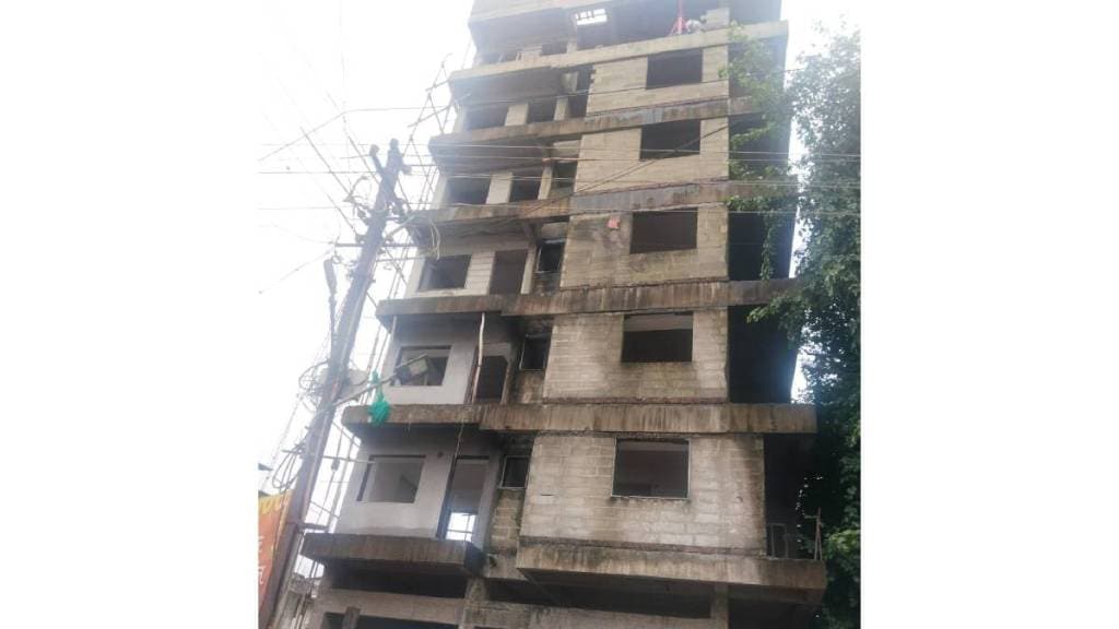 A hearing was held under the chairmanship of Revenue Minister Chandrashekhar Bawankule who ordered an immediate halt to the construction