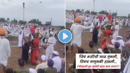 Ashadhi Ekadhashi 2025 Chopdar pushes woman in Wari