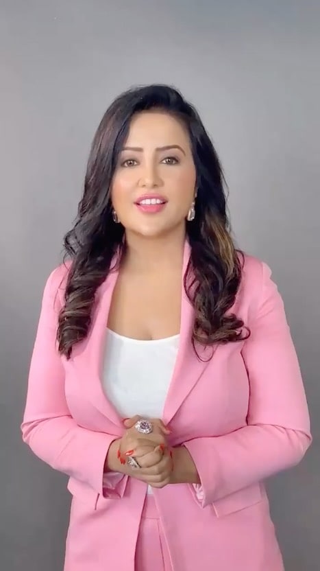 Cm Devendra fadanvis wife amruta fadanvis unknown facts