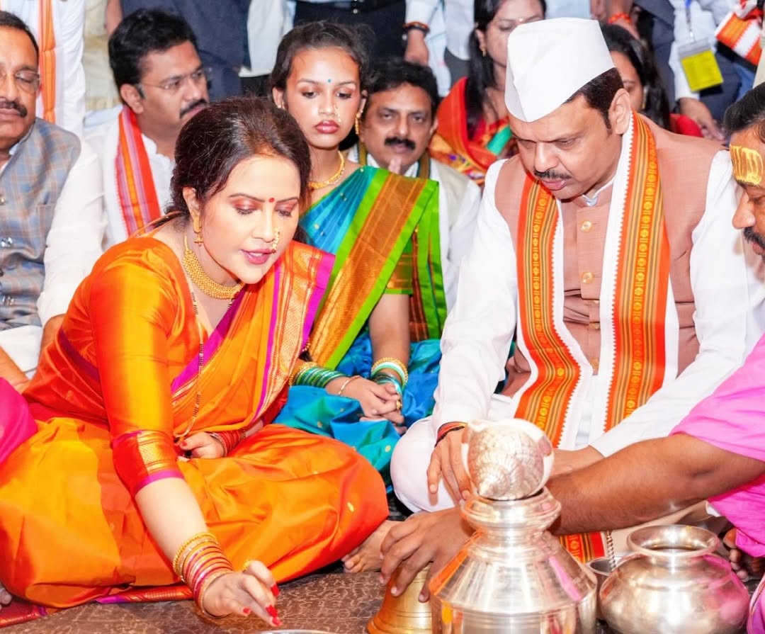 Cm Devendra fadanvis wife amruta fadanvis unknown facts
